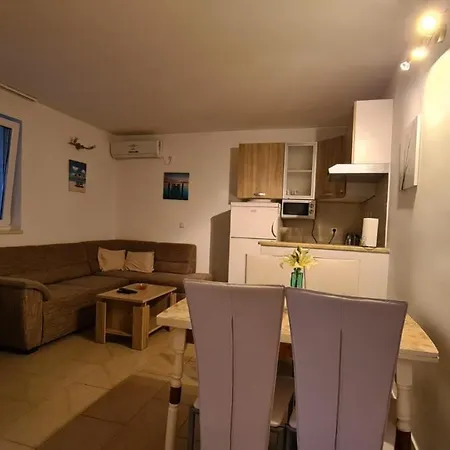 Pavlinovic Apartment *