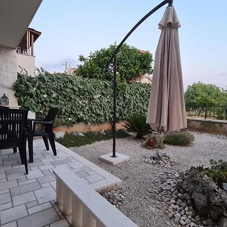Pavlinovic Apartment *