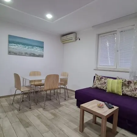 Apartment Pavlinovic Kastela